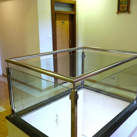 Hotel Midtown Inn Nashik Exteriör bild