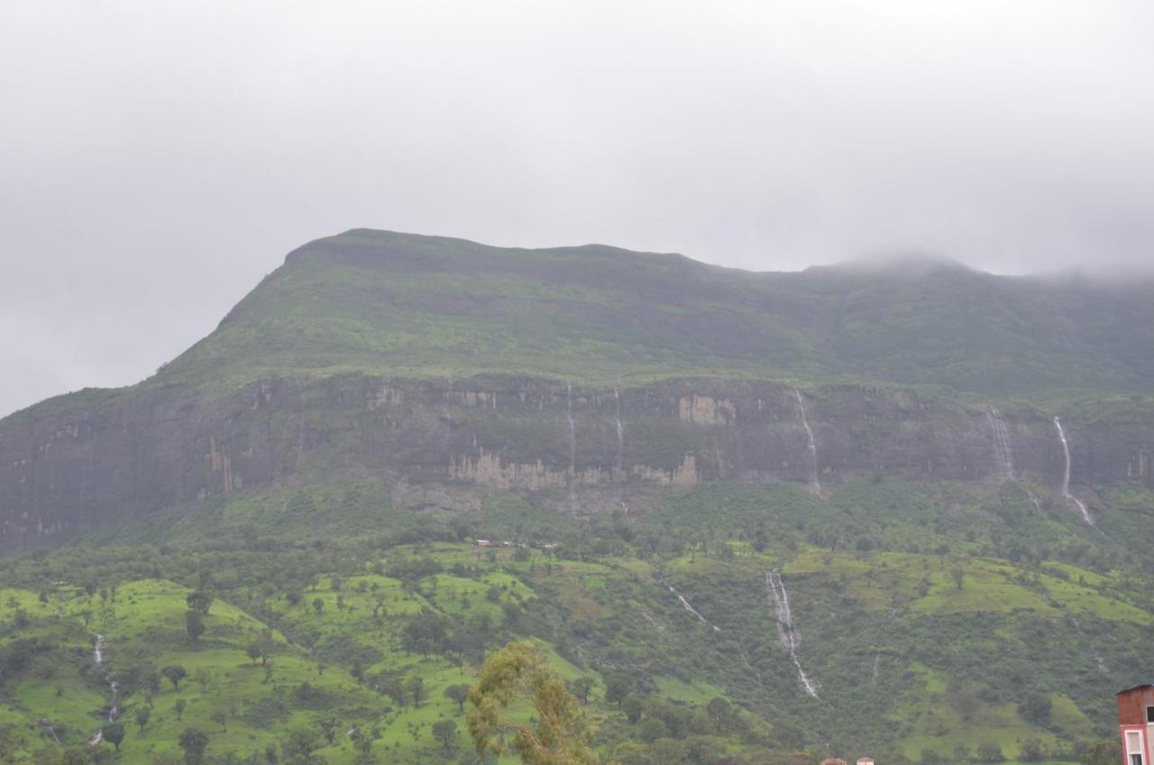 Hotel Midtown Inn Nashik Exteriör bild