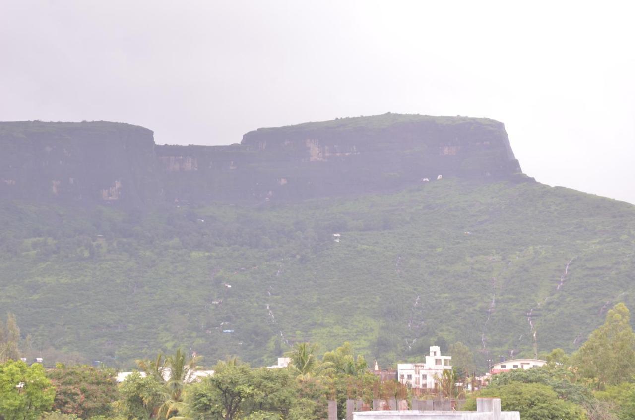 Hotel Midtown Inn Nashik Exteriör bild