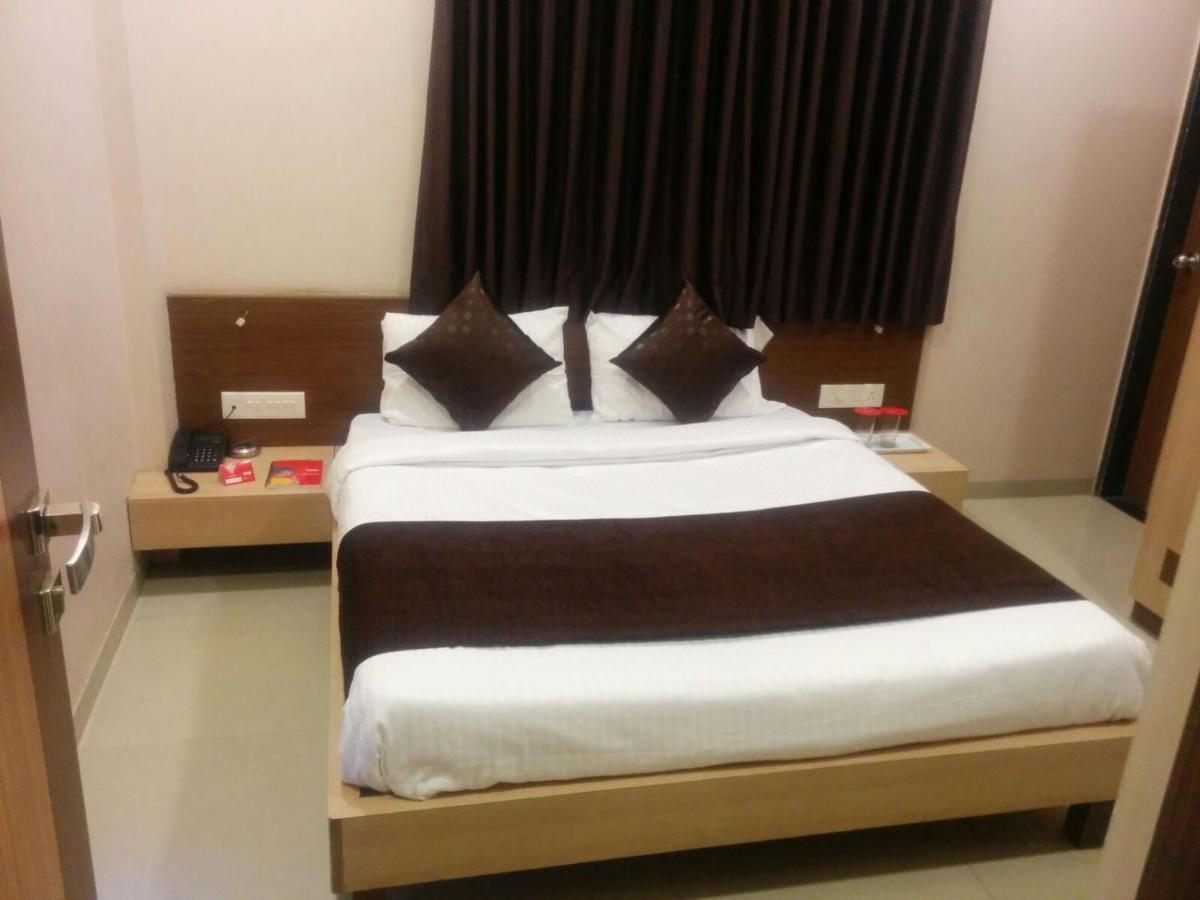 Hotel Midtown Inn Nashik Exteriör bild