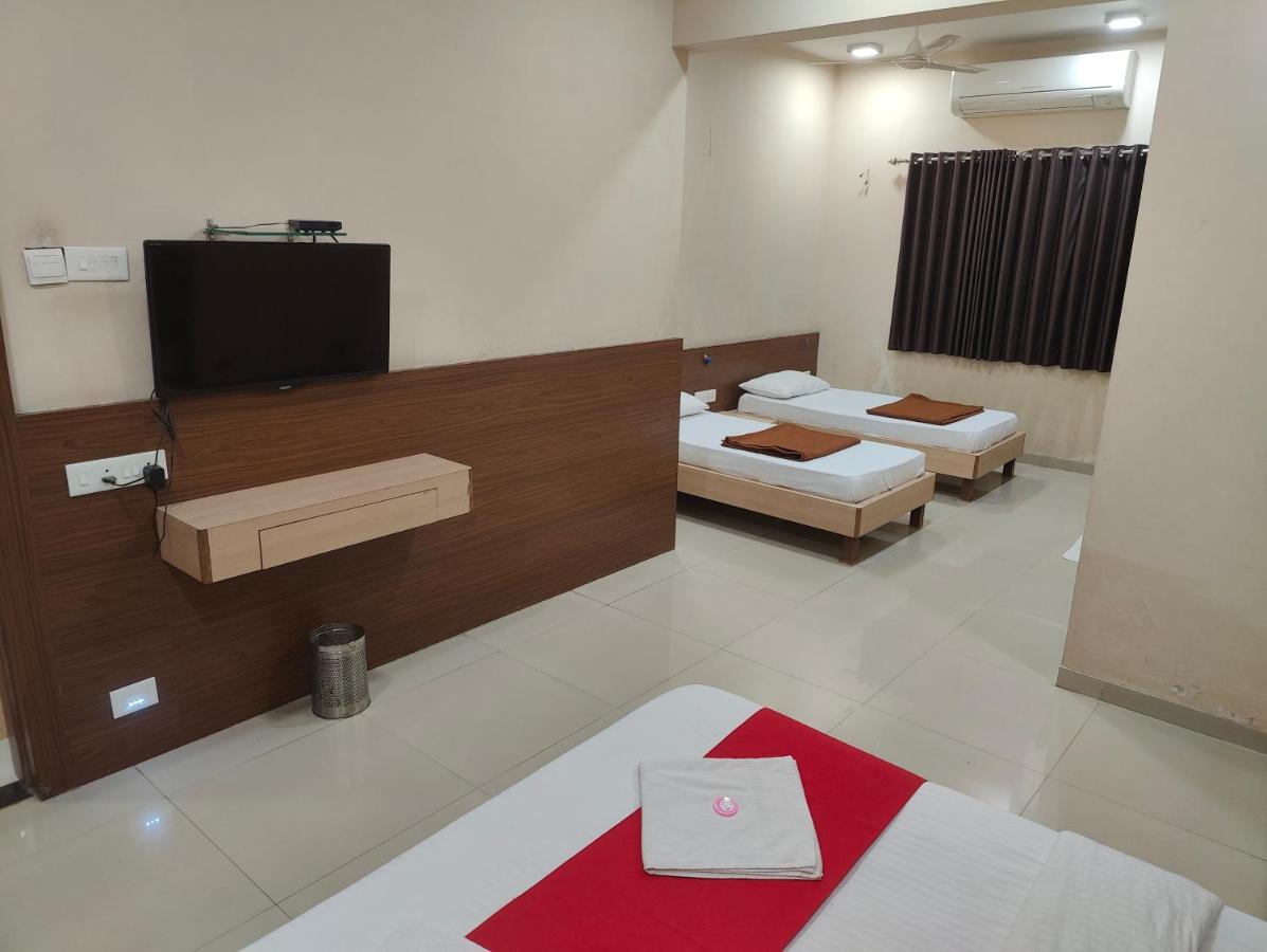 Hotel Midtown Inn Nashik Exteriör bild