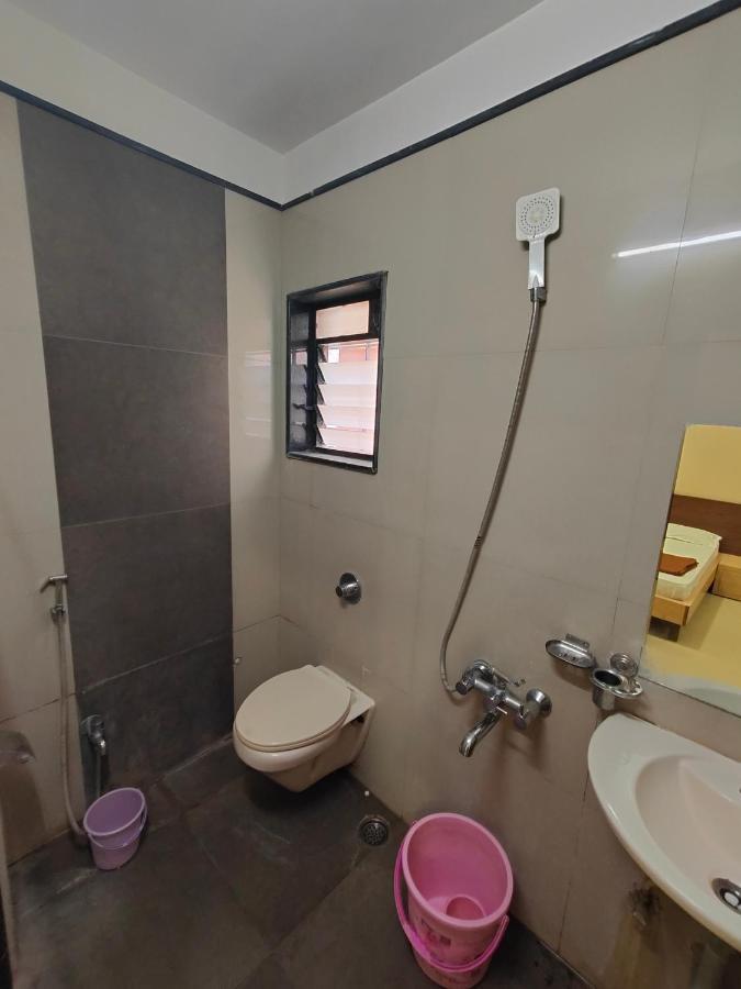 Hotel Midtown Inn Nashik Exteriör bild