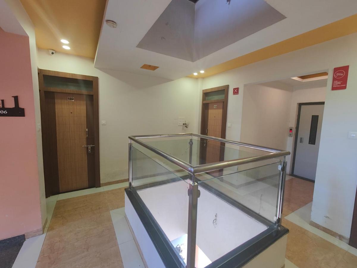 Hotel Midtown Inn Nashik Exteriör bild
