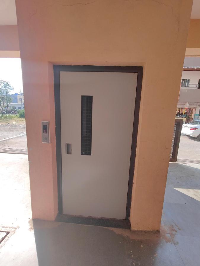 Hotel Midtown Inn Nashik Exteriör bild