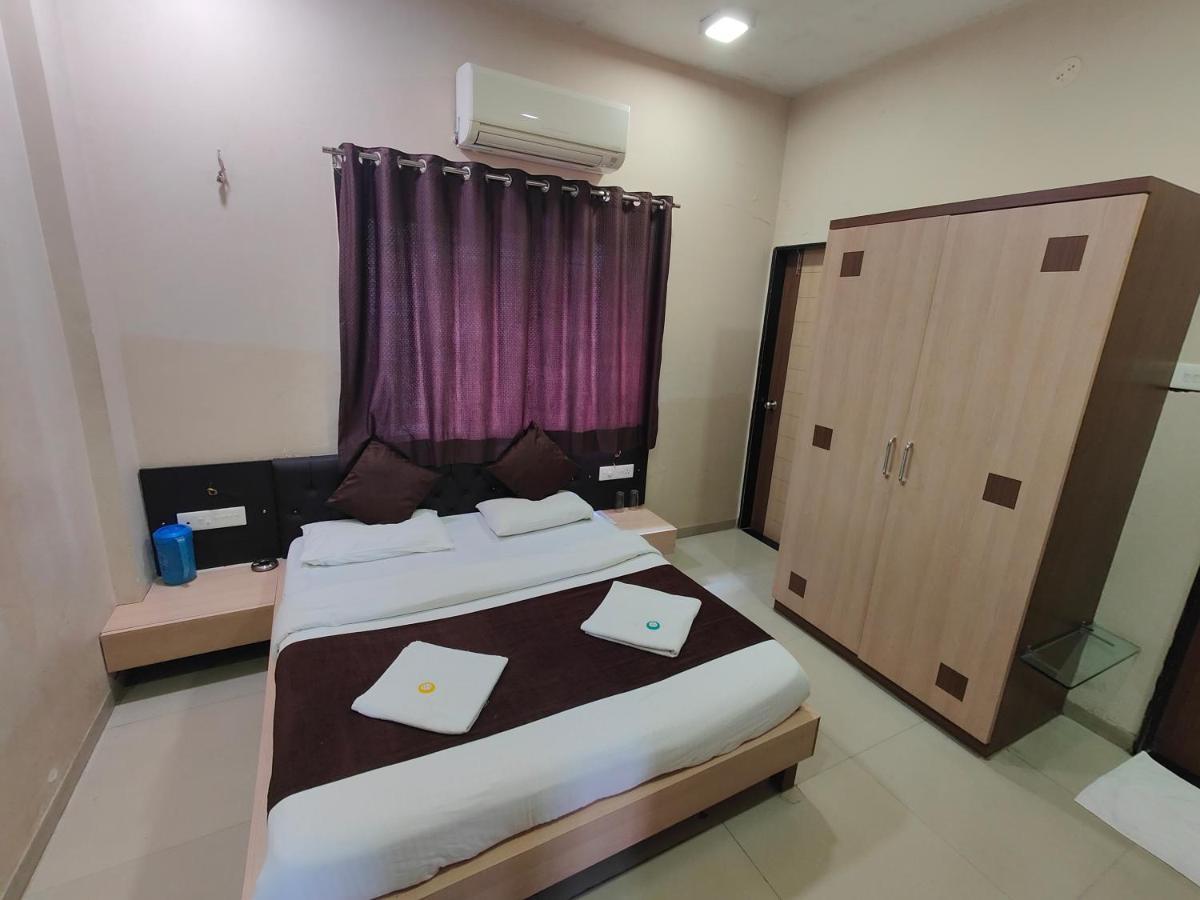 Hotel Midtown Inn Nashik Exteriör bild