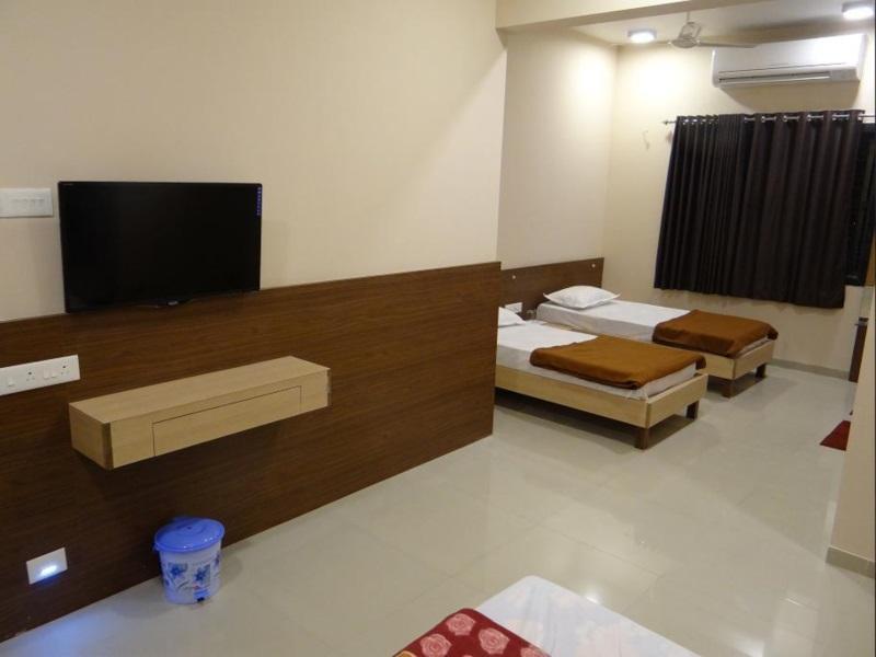 Hotel Midtown Inn Nashik Exteriör bild