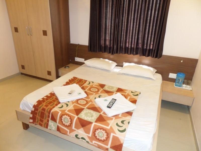 Hotel Midtown Inn Nashik Exteriör bild