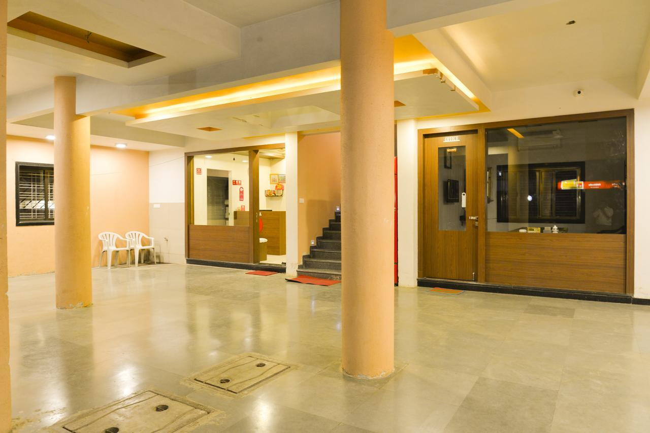 Hotel Midtown Inn Nashik Exteriör bild