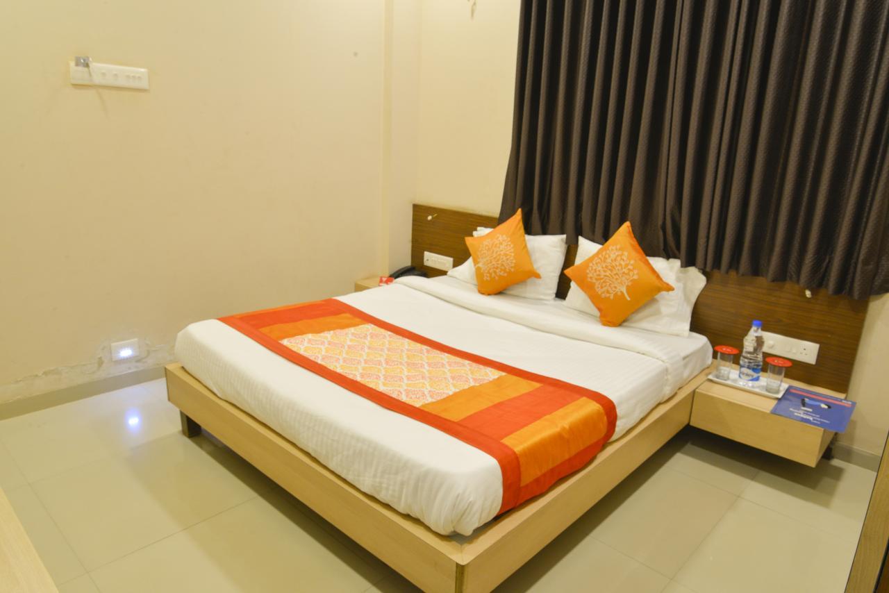 Hotel Midtown Inn Nashik Exteriör bild