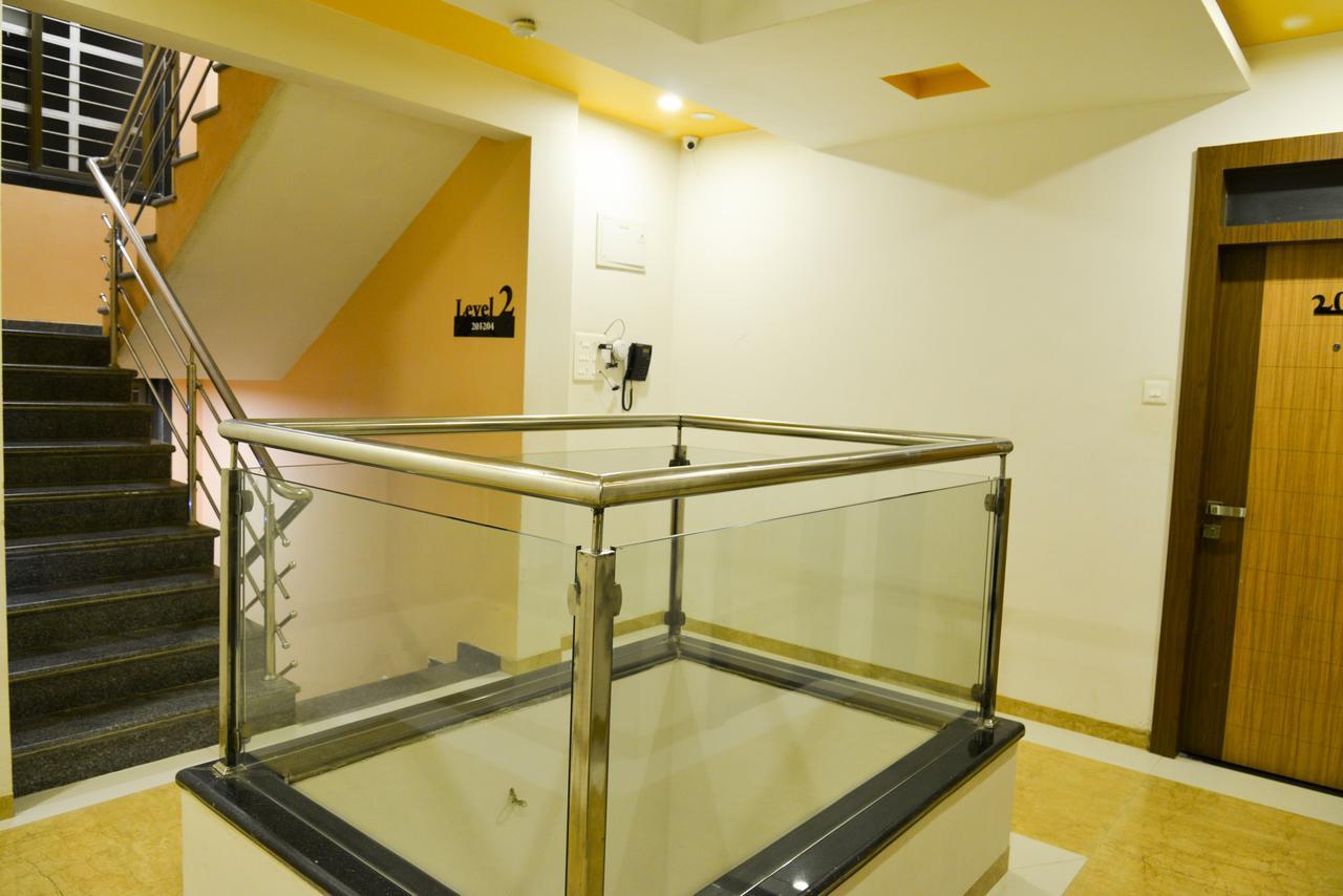 Hotel Midtown Inn Nashik Exteriör bild