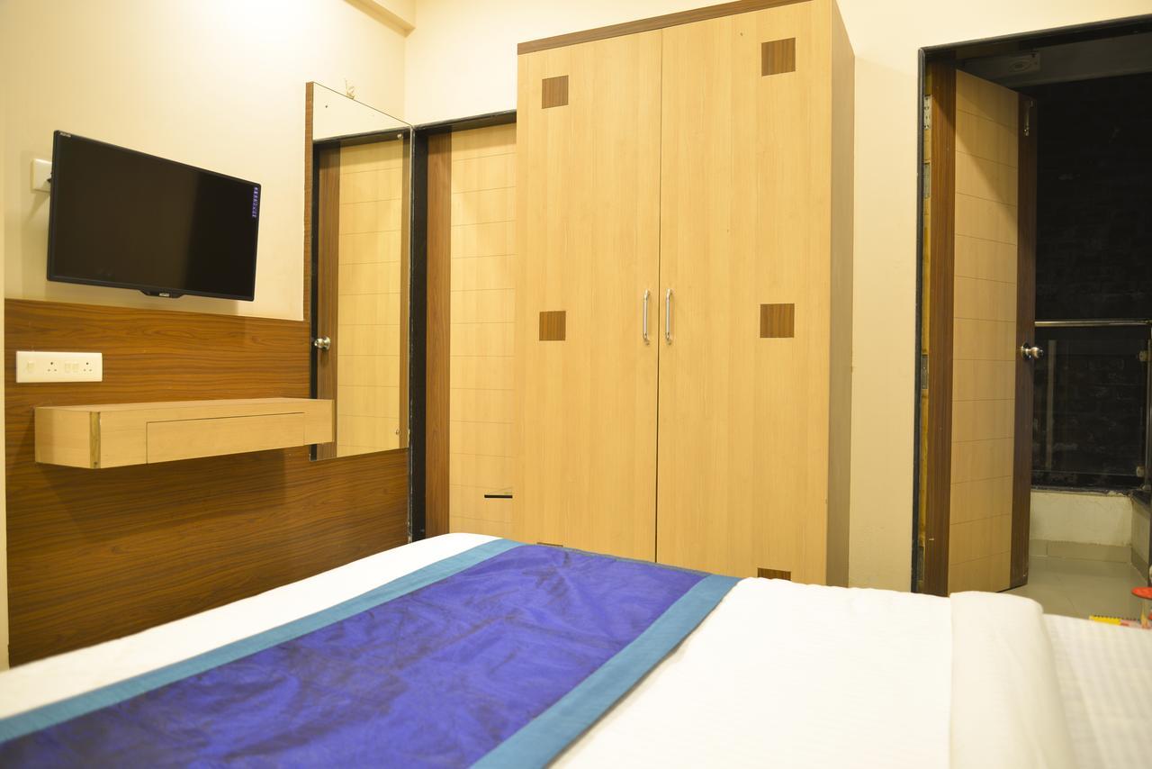 Hotel Midtown Inn Nashik Exteriör bild