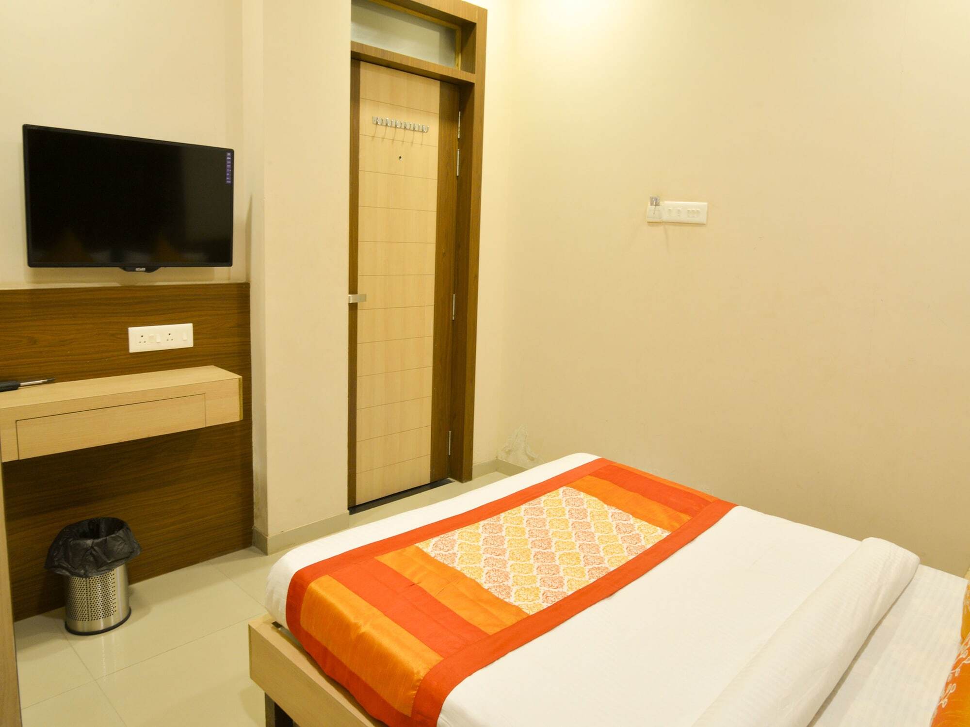 Hotel Midtown Inn Nashik Exteriör bild