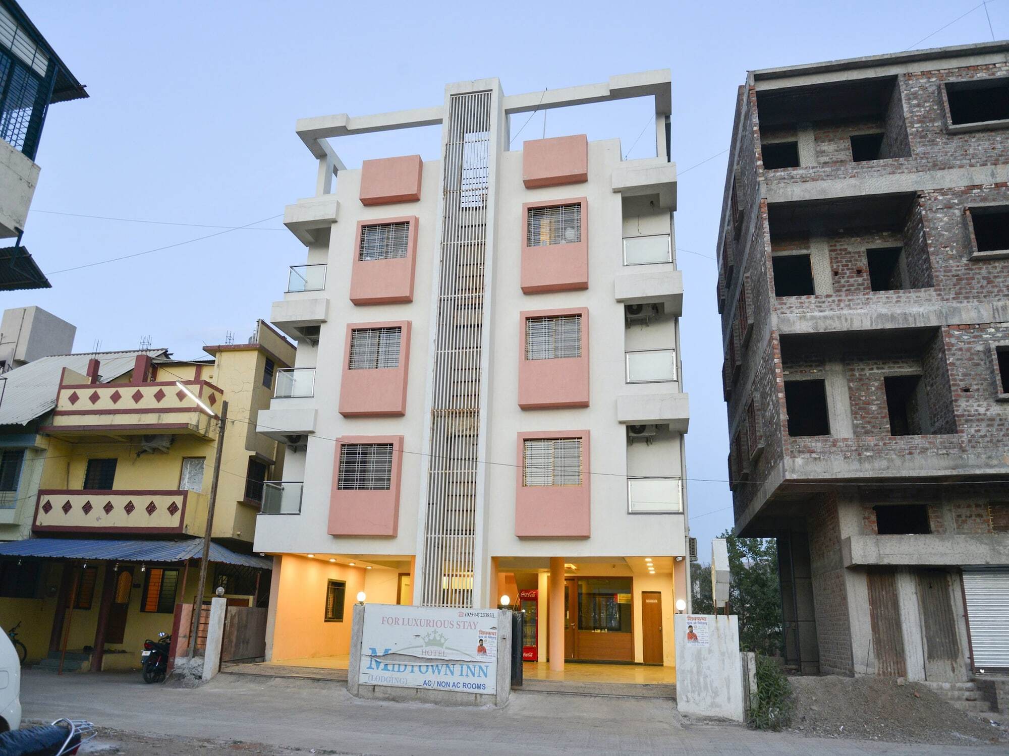 Hotel Midtown Inn Nashik Exteriör bild