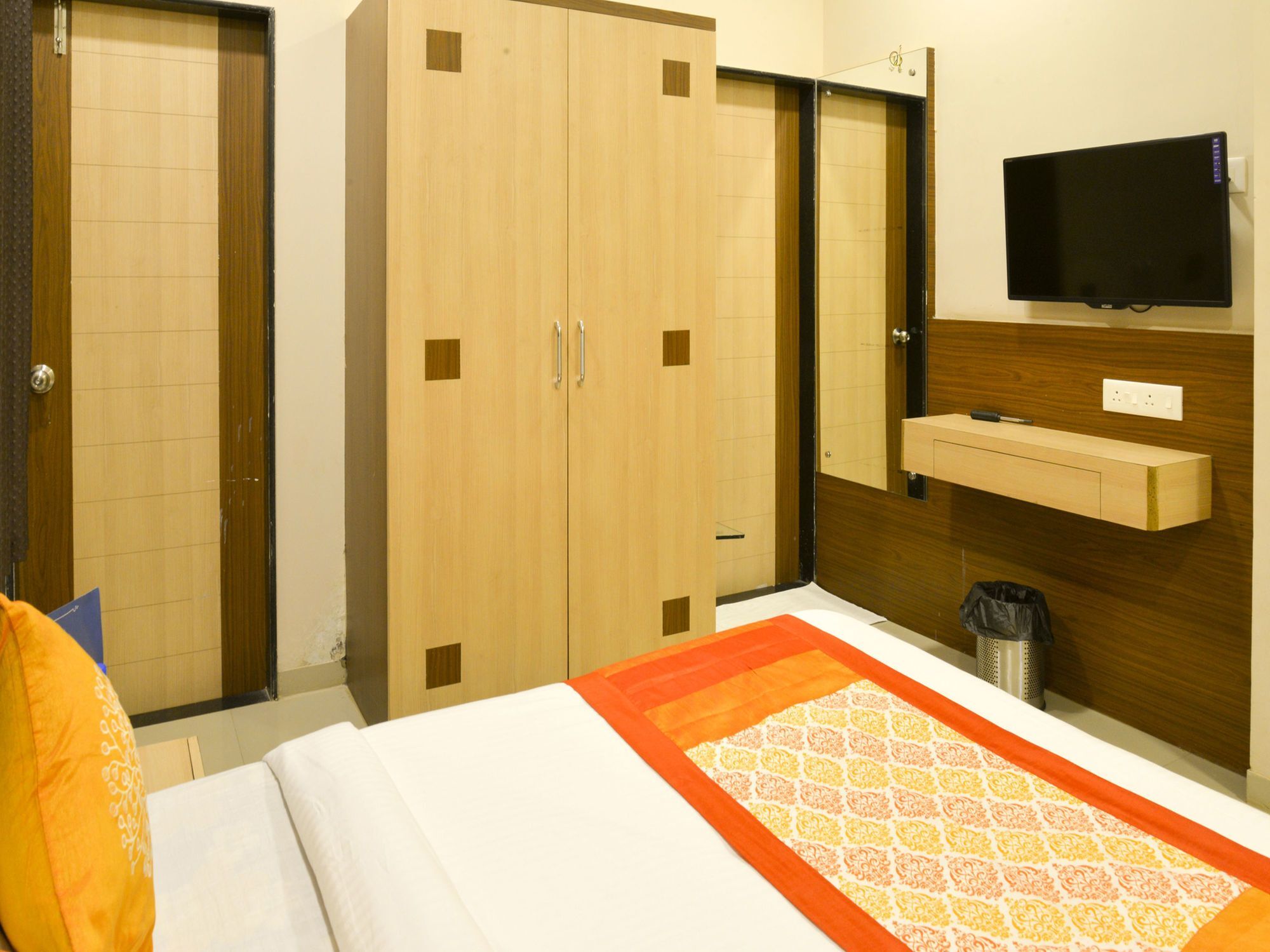 Hotel Midtown Inn Nashik Exteriör bild